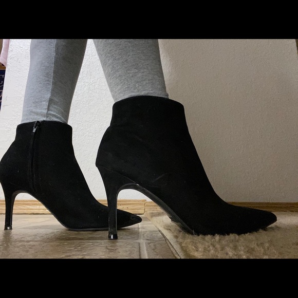 SUPER CUTE HEELED BOOTIES - Picture 1 of 1